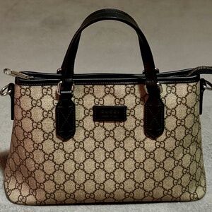 Gucci GG Supreme Canvas Shoulder Bag